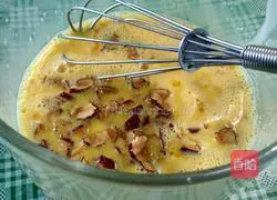 Illustration of how to make red date and egg cake 4