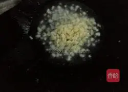 Illustration of how to make carrot and corn braised rice 8