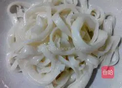 Illustration of how to make rice noodles with bean curd and mushroom soup 1