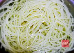Illustration of how to make cold noodles 4