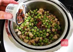 Illustration of how to make braised rice with king oyster mushroom and sausage 13