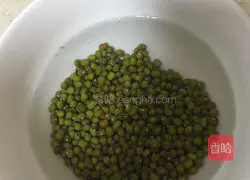 Illustration of how to make mung bean and lily porridge 2