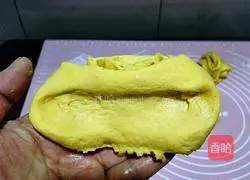 Jin Cancan Illustration of how to make whole wheat pumpkin rolls 9