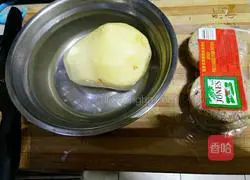 Illustration of how to make potato chips, hamburger and garden salad 1