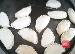 Illustration of how to make leek box 12