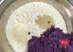 Illustration of how to make purple sweet potato cake 3
