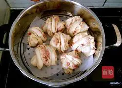 Illustration of how to make sausage rolls 16