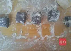 Illustration of how to make rose rolls 7