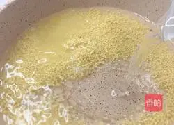 Illustration of how to make okra and millet porridge for baby food supplement 4