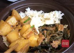 Illustration of how to make leftover clay pot rice 4