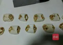 Illustration of how to make meat rolls 4