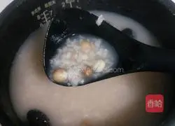 Illustration of how to make red dates and peanut rice porridge 8