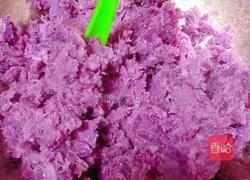 Purple sweet potato glutinous rice Illustration of how to make a roll 4