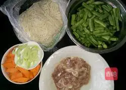 Illustration of how to make braised beans and noodles 1