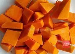 Illustration of how to make millet, red dates and pumpkin porridge 3