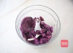 Illustration of how to make purple sweet potato and taro yogurt box 3
