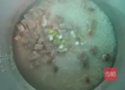 Illustration of how to make braised rice with sausage and potatoes 4