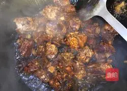 Illustration of how to cook pork ribs and stewed noodles in rice cooker 10