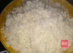 Illustration of how to make braised rice with broad beans and peas 8