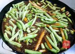 Illustration of how to make braised potato and beans noodles 4