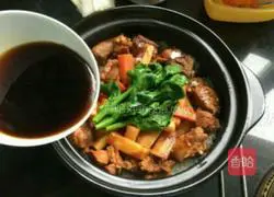 Illustration of how to make spareribs claypot rice 10