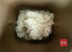 Illustration of making rose roll 4