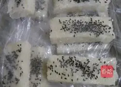Illustration of how to make black sesame rice cake 2