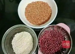 Illustration of how to make red bean and double rice porridge 1