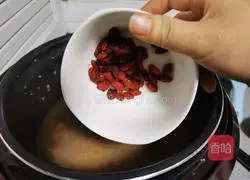 Illustration of how to make lotus seed lily millet porridge 7