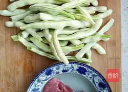 Illustration of how to make braised noodles with soy sauce meat 2