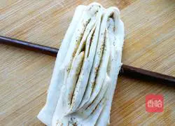 Illustration of how to make salt and pepper rolls 18