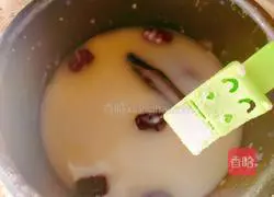 Illustration of how to make sea cucumber and millet porridge 10