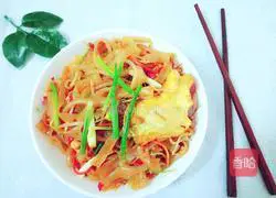Illustration of how to make fried rice noodles with eggs 9