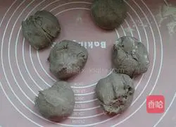 Illustration of how to make rye and black rice hamburgers 10