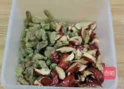 Illustration of how to make steamed buns with raisins and red dates 2