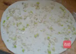 Illustration of how to make butter and green onion rolls 2