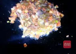 Illustration of how to make sausage and cheese baked rice 5