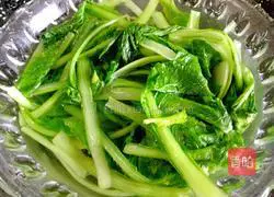 Illustration of how to make vegetarian pot stickers with mushrooms and vegetables 9