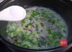 Illustration of how to make preserved egg and vegetable porridge 9