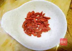 Illustration of how to make wolfberry millet porridge 8