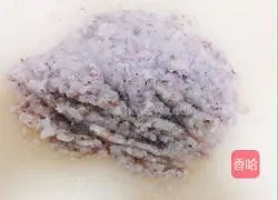 Illustration of how to make shrimp burgers 1