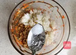 Illustration of how to make vegetable and meat floss rice balls 5