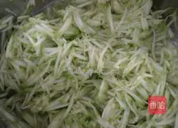 Illustration of how to make West Lake pot stickers 3