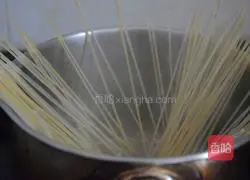 Illustration of how to make sour soup noodles 3