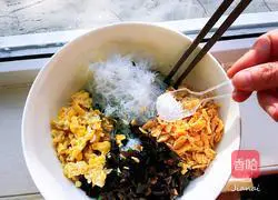 Illustration of how to make leek, shrimp skin and fungus box 9