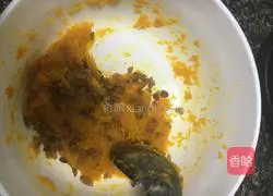 Illustration of how to make Qiaohu pumpkin cake 2