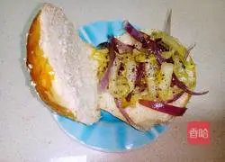 Illustration of how to make black pepper pork chop burger 8