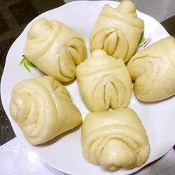 Pig trotter (lucky) flower roll