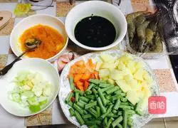 Illustration of how to make large plate of chicken braised colorful noodles 2