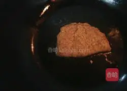 Illustration of how to make fried cheese chicken steak burger 9